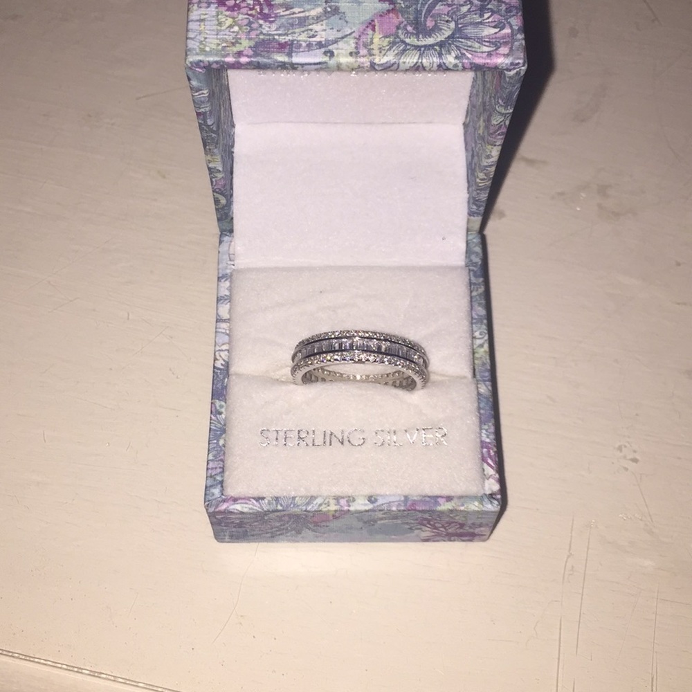 Size 8 sterling silver ring